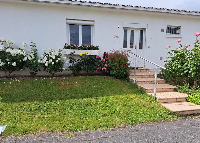 Semesterbostad Charmante Maison Au Calme