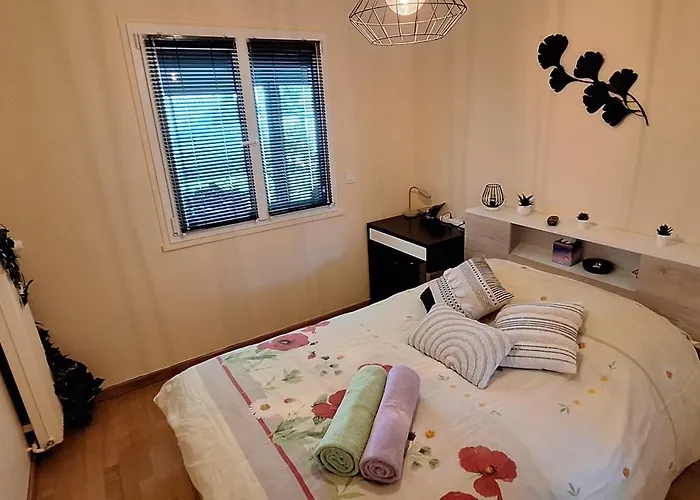 Semesterbostad Charmante Maison Au Calme